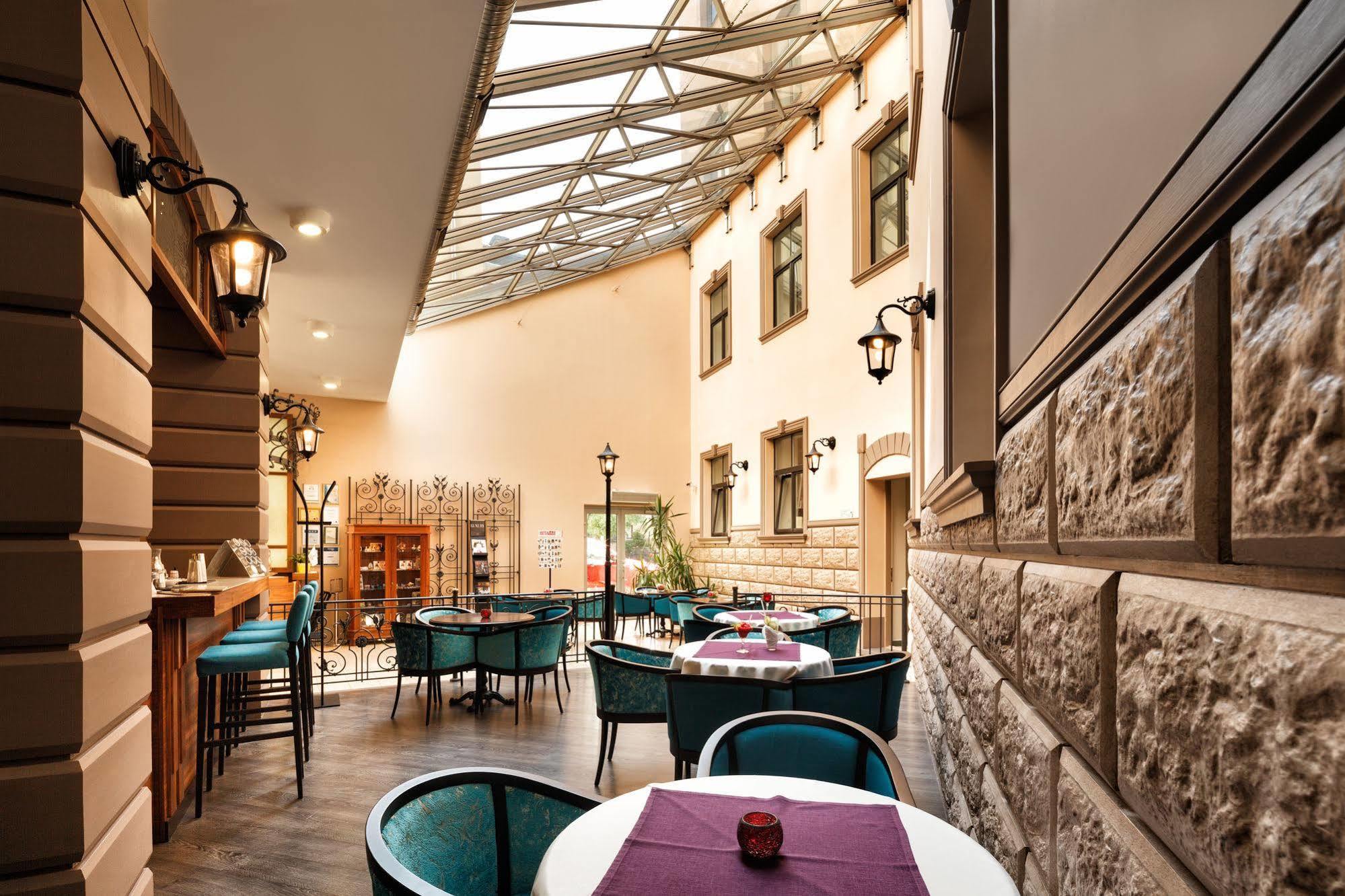 City Hotel Teater Riga Bagian luar foto