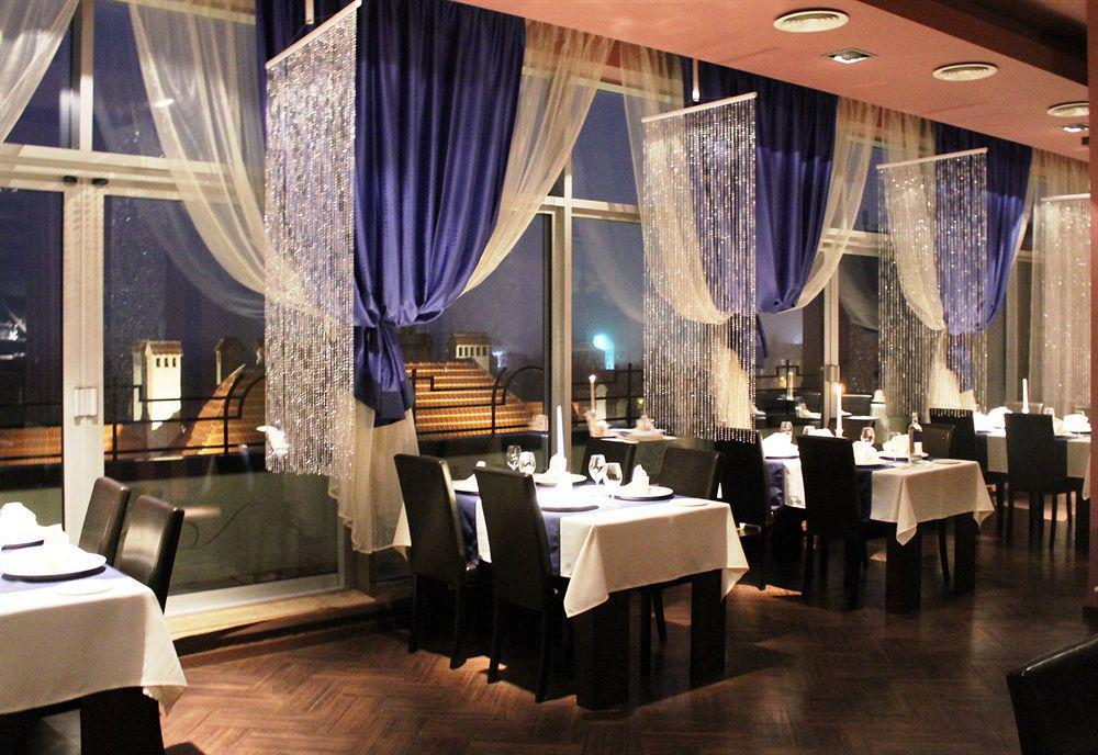 City Hotel Teater Riga Bagian luar foto